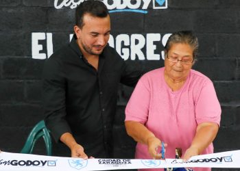 César Godoy entrega nueva casa comunal en El Progreso