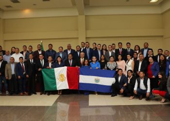 Salvadoreños y michoacanos firman carta de hermanamiento