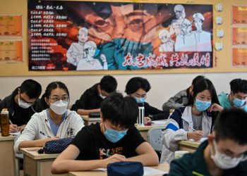 Ciertas clases de secundaria cerradas por confinamiento reabrirán en junio en Shanghái