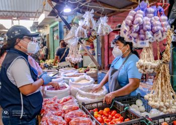 Defensoría del consumidor continúa verificando precios en los diferentes mercados de El Salvador