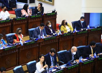Población vaticina que los partidos tradicionales van a desaparecer en 2024