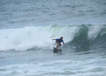 Estrella Castro salvó la jornada para El Salvador al entrar al repechaje