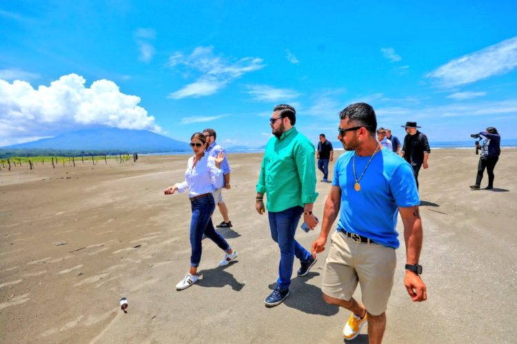 Cristian Flores y Milena Mayorga acompañaron a los inversionistas estadounidenses en su visita a La Unión.