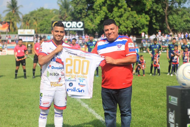 William Canales, defensa de los toros. Foto: Firpo