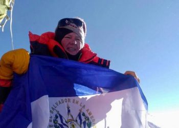 Fotos: El momento que Alfa Karina Arrué estuvo en la cima del Monte Everest