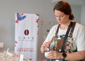 Jurado internacional evalúa los mejores cafés