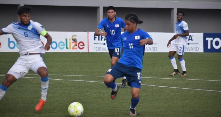 Ronald Arévalo (derecha), fue uno de los jugadores más destacados en el torneo de Uncaf. William Yzaguirre