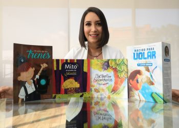 «La literatura infantil puede seguir creciendo y ayudando a formar a la niñez de El Salvador»: Isabel Barrientos, escritora salvadoreña