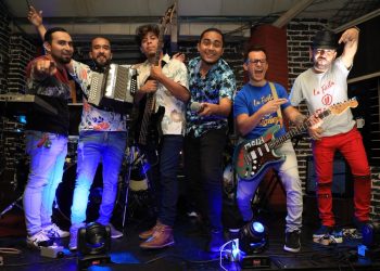 «Nuestra música lleva esa fusión latina y es fiesta»: Chato Hernández, compositor y guitarrista de Frigüey