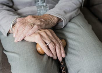 Dormir 7 horas es lo óptimo para personas de mediana edad y ancianos