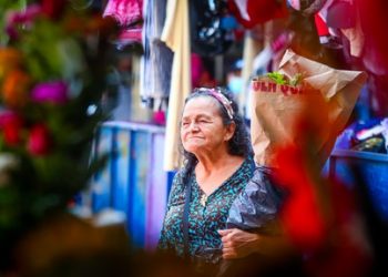 FOTOS | Madres salvadoreñas festejan su día en mercados de San Salvador con música y fiesta
