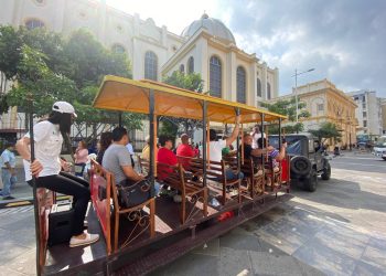 FOTOS | Extranjeros y salvadoreños disfrutan de la activación turística del Centro Histórico de San Salvador