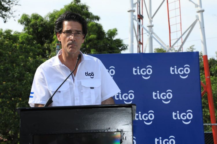 Tigo El Salvador inauguró una nueva antena de cobertura móvil en La Paz, la cual beneficia a 3,000 personas. Foto: Guillermo Martínez.