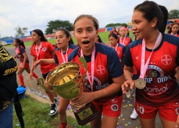Tres veces perfectas: FAS consigue el título en el fútbol femenino de manera invicta