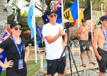 «Las olas de El Salvador son de las mejores del mundo», Víctor Cortez, surfista chileno