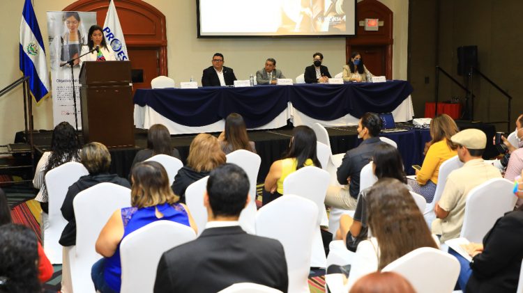 El presidente de Proesa, Salvador Gómez, encabezó el lanzamiento del programa./Foto: Diario El Salvador.