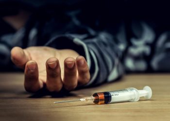 Muertes por sobredosis en EE. UU. aumentaron 15% en 2021 a más de 100,000