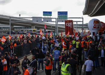 Nuevas huelgas afectan a los ferrocarriles británicos y al transporte aéreo en Europa