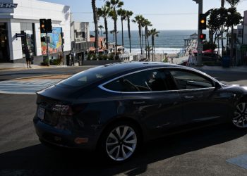 Autos con conducción autónoma de Tesla implicados en 273 accidentes en Estados Unidos