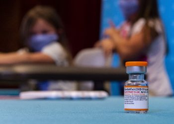 Estados Unidos autoriza vacunas contra la COVID-19 de Pfizer y Moderna para bebés y niños pequeños