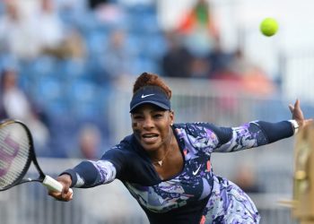 Serena Williams regresa a la competición con triunfo en dobles en Eastbourne