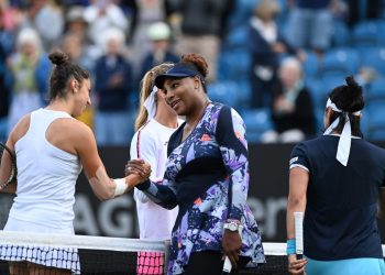 Serena Williams regresa a la competición con triunfo en dobles en Eastbourne