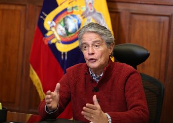 Lasso reduce precios de combustibles en Ecuador presionado por protestas y el Congreso