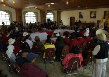 Gobierno de Ecuador suspende negociaciones con líder de protestas indígenas