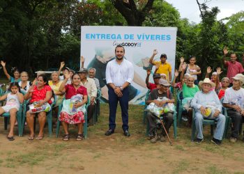 Alcaldía de Zaragoza entrega canastas de alimentos a adultos mayores de diferentes comunidades