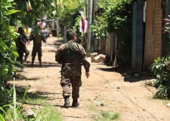 La emboscada contra policías fue precedida de una llamada para denunciar a un pandillero