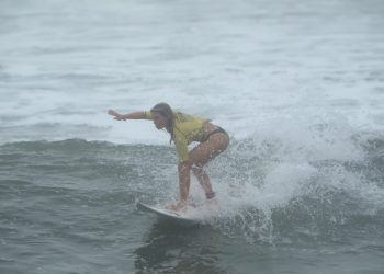 Tres delegaciones se disputan el primer lugar del  ISA World Junior Surfing Championship