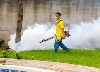 Privados de Libertad realizan jornada de fumigación en San Pablo Tacachico