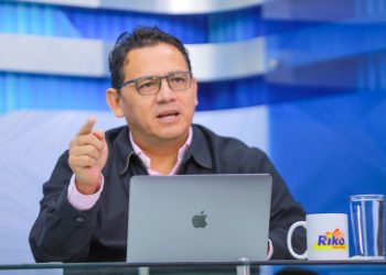 Entrega de laptops y tablets a estudiantes acorta la brecha digital en El Salvador: Mauricio Pineda, ministro interino de Educación