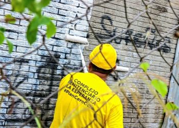 Privados de libertad han eliminado más de 900 grafitis de pandillas en El Salvador