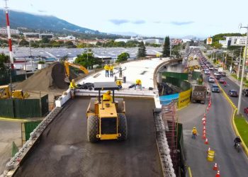 El paso a desnivel del redondel Utila tiene un 60 % de avance