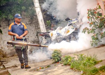 Ministerio de Salud interviene Apopa y San Juan Opico con fumigación contra el zancudo