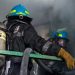 Bomberos controla incendio en bodega ubicada en carretera a Santa Ana