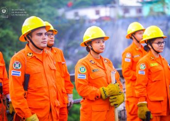 Más de 600 bomberos han sido desplegados en El Salvador para atender emergencias por lluvias