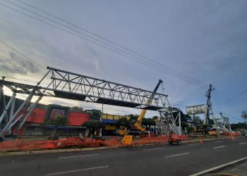 Anuncian restricción vehicular a partir de este sábado en bulevar de Los Héroes por instalación de pasarela del Hospital Bloom