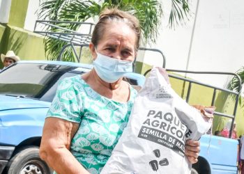 Entregan paquetes agrícolas a productores en San Vicente, Cuscatlán y Cabañas