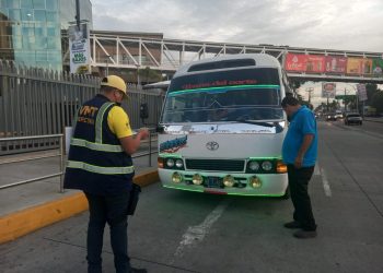 El VMT y la PNC han impuesto 831 esquelas por faltas relacionadas al incremento de la tarifa en buses y microbuses