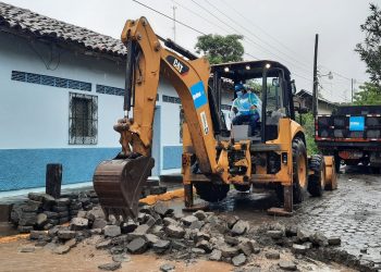 La Dirección Nacional de Obras Municipales da inicio al plan de bacheo en San Alejo, La Unión