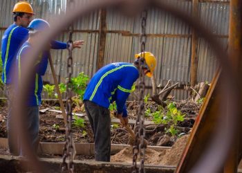 Comienza la reconstrucción del parque infantil en San Miguel