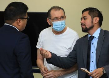 Empresa que regaló avión a Mecafé no reunía requisitos para construir puente