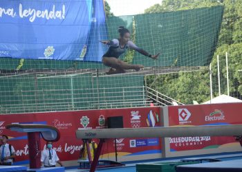 La gimnasta Alexa Grande aporta la primera plata para El Salvador