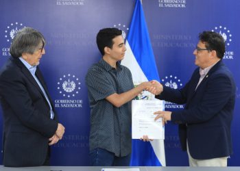 Cinco jóvenes reciben becas del subprograma «Talento matemático»