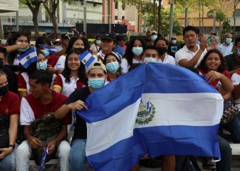 FOTOS/ Así apoyan los salvadoreños al tenista Marcelo Arévalo, quien podría obtener su primer título de Grand Slam