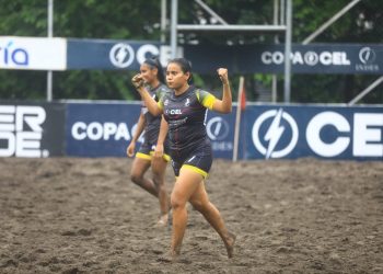 Las chicas de Corral de Mulas galopan sin frenos en la Liga de Fútbol Playa Copa