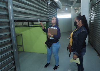 Vendedores a punto de alquilar todos los puestos del Hula Hula