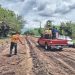 Fovial y MOP pavimentan calle de tierra en Tecoluca